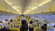 El zasca de Ryanair tras la pulla de un pasajero por los extras de la aerolínea: "¿Tenéis peluquería?"