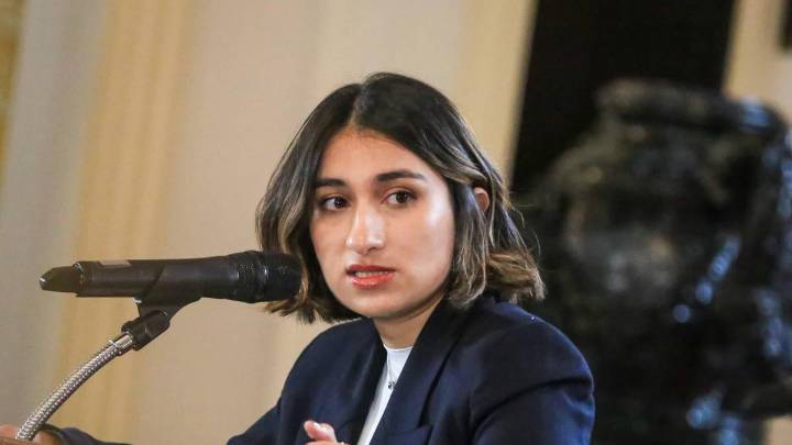 Laura Sarabia ahora sí a Inglaterra y otros secretos en De Buena Fuente