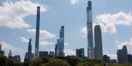 Expertos temen una posible “lluvia de concreto” desde uno de los rascacielos más famosos de Nueva York