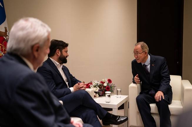 Presidente Boric se reúne con Ban Ki Moon en Seúl para fortalecer cooperación internacional