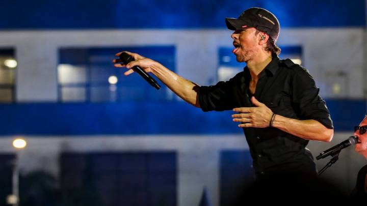 Enrique Iglesias lights up Mumbai with his maiden concert in the city