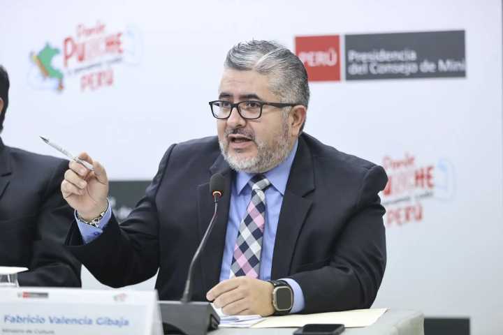 Moción de censura en marcha: Congreso apunta contra el ministro de Cultura Fabricio Valencia