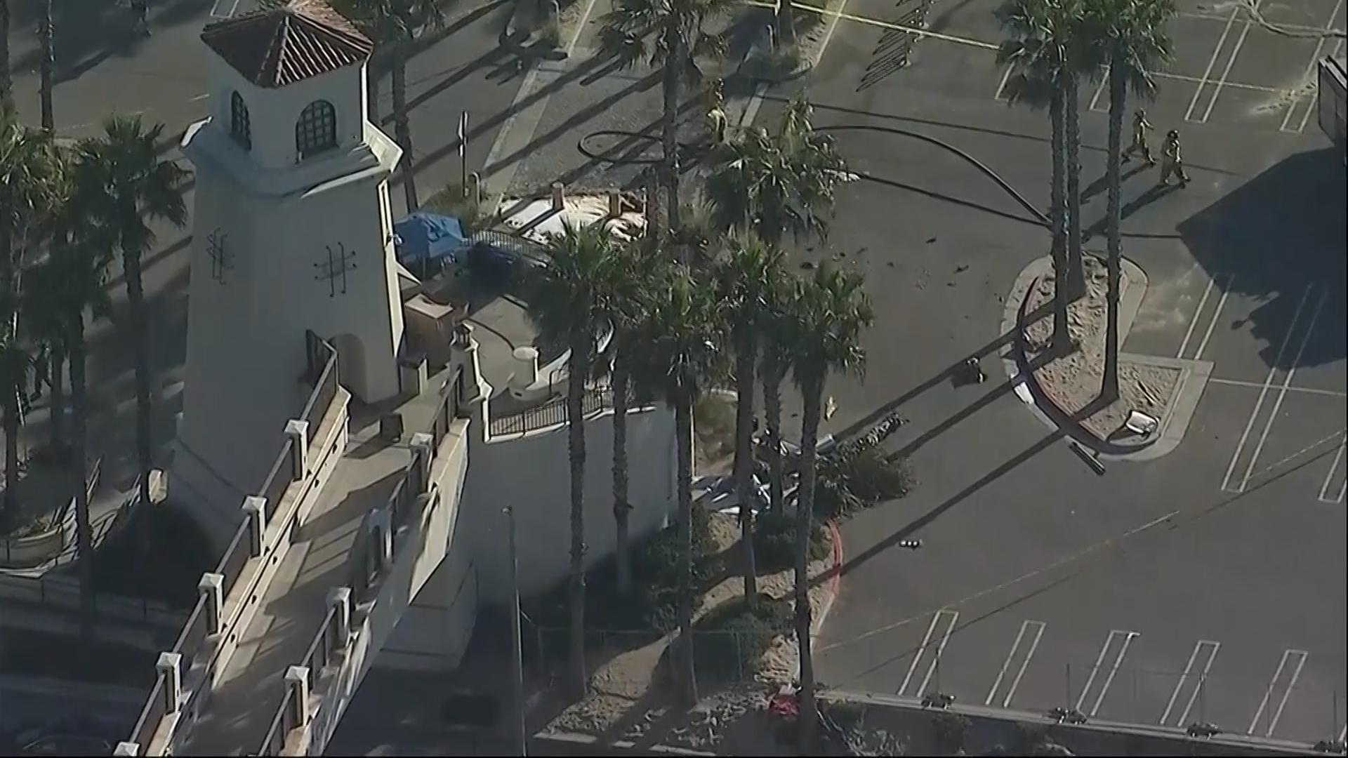 Southern California beachgoers watch helicopter spiral out of control, slam into palms
