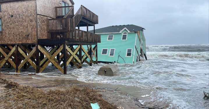 5 Outer Banks homes collapse into the water in one day