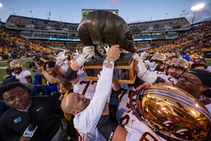 Gophers football: P.J. Fleck corrects Iowa fans over fair catch kerfuffle