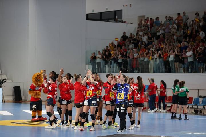 Las jugadoras de la selección de balonmano, antes de ganar a Israel: “Compito, sí, pero no lo hago con indiferencia”