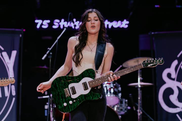 Syracuse musician signs record deal: It’s time for the world to hear her