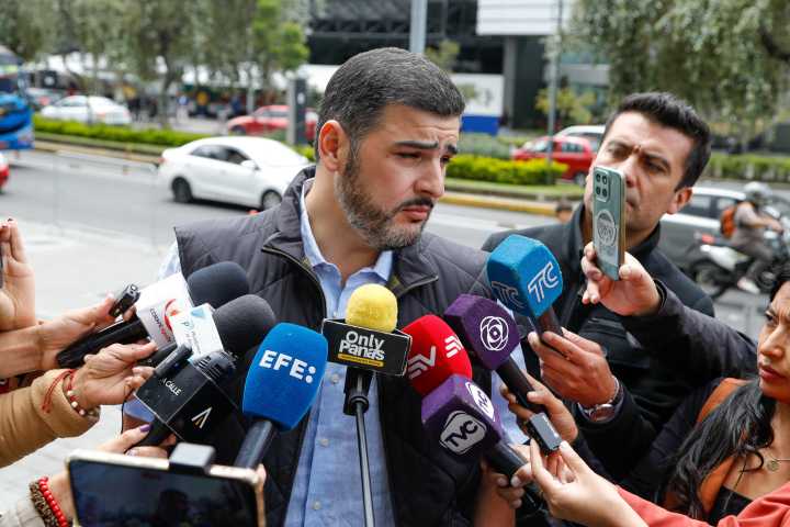 El alcalde de Guayaquil señala supuestos nexos entre detenido por bomba y empresa de Noboa