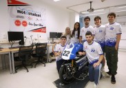 Una moto con revestimiento de papel, a 170 km/h