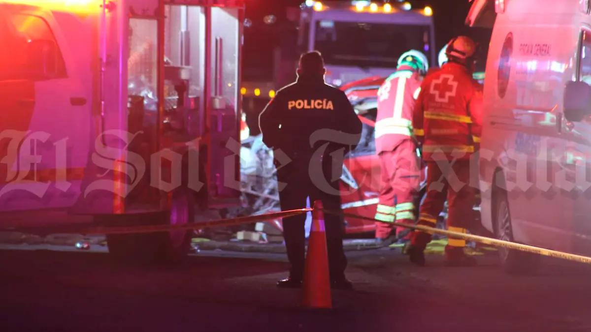 Empleado del Hospital de Huamantla pierde la vida en aparatoso choque sobre la vía México