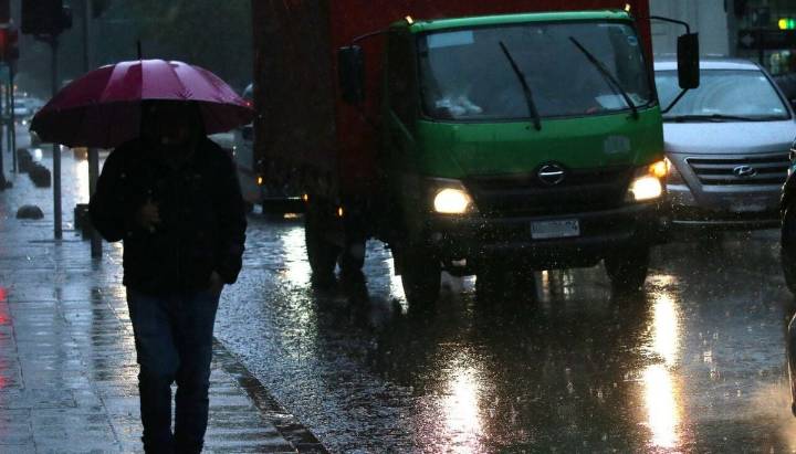 Aviso por probables tormentas eléctricas en cinco regiones del país: conoce a qué zonas llegarían