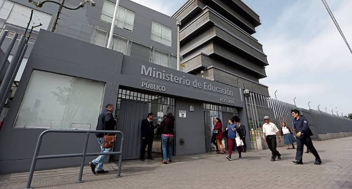 Congreso busca incrementar salario de docentes y trabajadores del Minedu