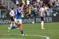 El golazo y la asistencia de Nicolás Paz que sacudió a Juventus e hizo delirar a Como