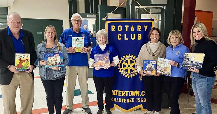 ROTARIANS READ TO STUDENTS