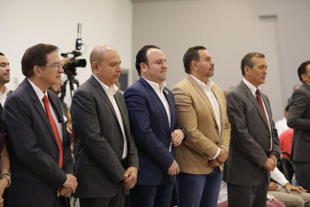 Acude Cruz al informe del diputado Pedro Torres