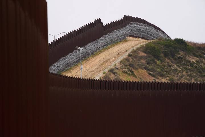 EE.UU, aplicará una multa de $5,000 dólares por cruzar ilegalmente su frontera