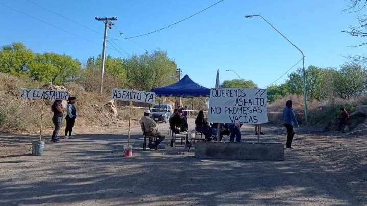 Confirman que la pavimentación de la calle Eugenio Flores para 2026, pero el corte continúa