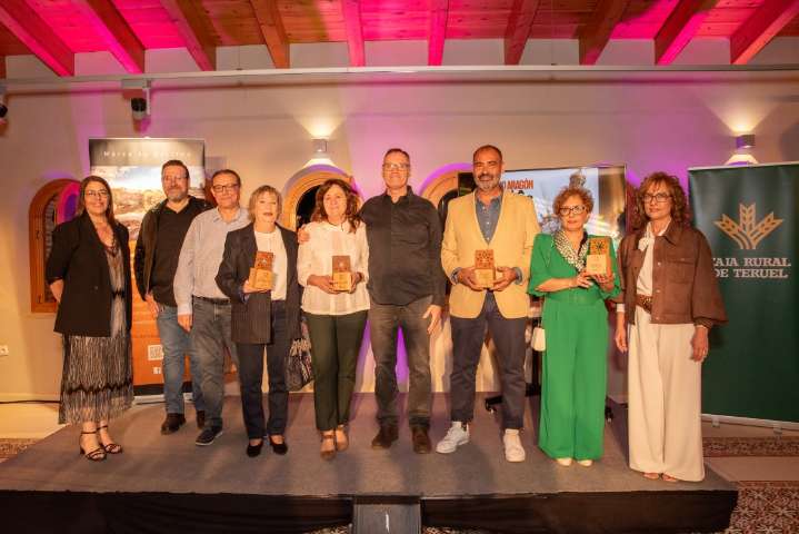 La Asociación Turismo Bajo Aragón premia  a Bielas y Pistones, Los Álamos y Makarpy