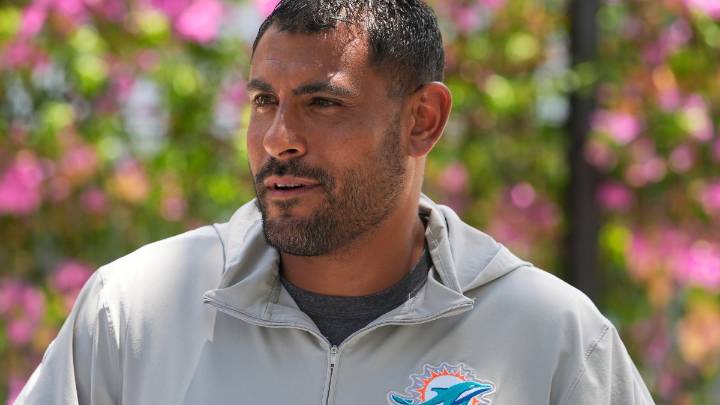 Prosecutors won’t pursue battery charge against Dolphins’ Ryan Crow