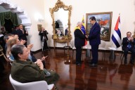 Presidente Maduro condecora a embajador Dagoberto Rodríguez por su destacada labor