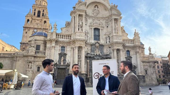 Los cromos de la Semana Santa de Lorca viajan a Murcia por la Procesión Magna