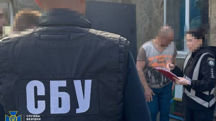 Desarticulan una red 'benéfica' de falsos militares que recibieron dinero y armamento en la región de Zaporiyia