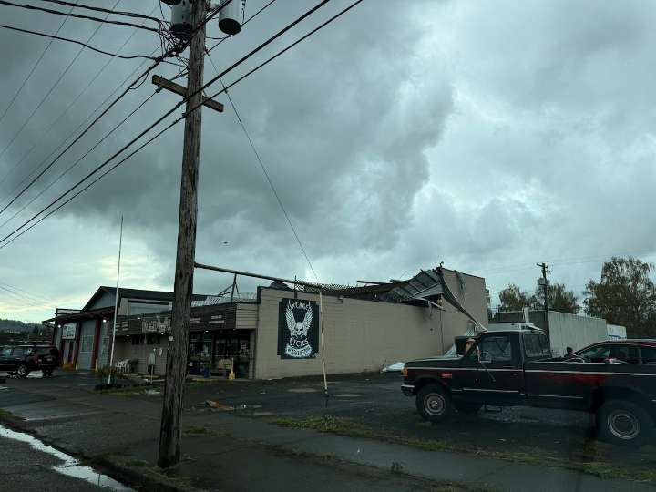 Possible tornado rips off roof, causes other damage in Washington