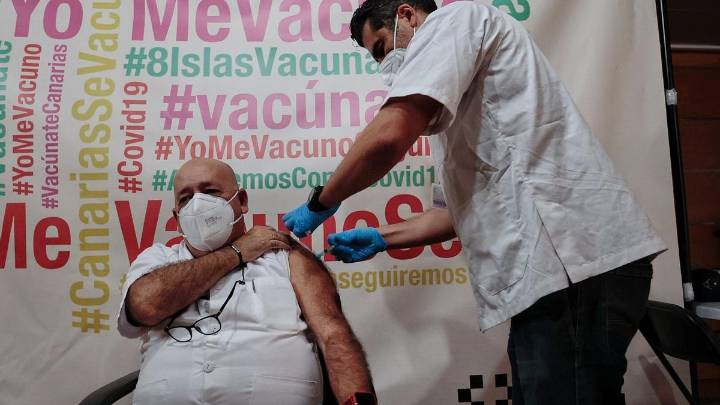 Canarias renuncia a vacunar frente a la covid en la campaña antigripal para mejorar las coberturas
