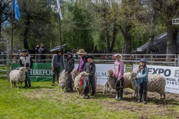 Ganadería neuquina: récords de venta y una acción solidaria inolvidable en la Expo Bovinos