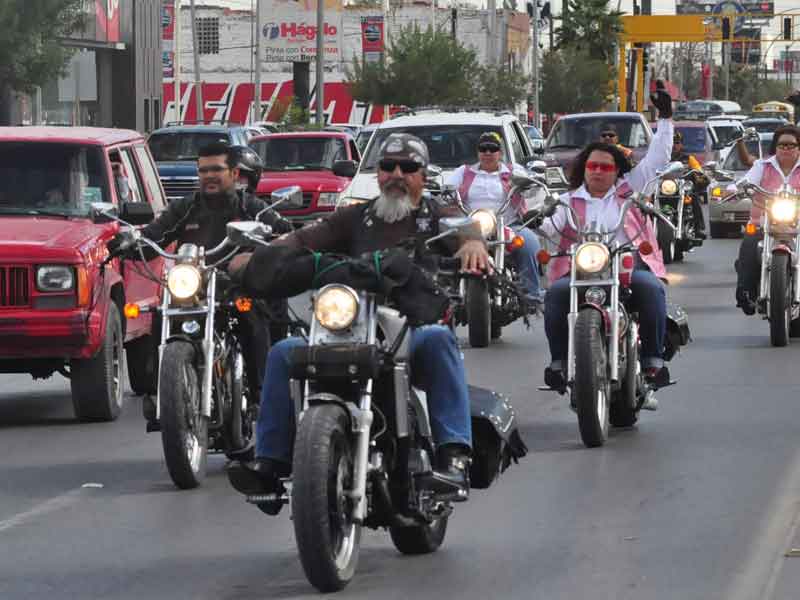 ¿Cómo deben convivir automovilistas y motociclistas? Aquí le decimos