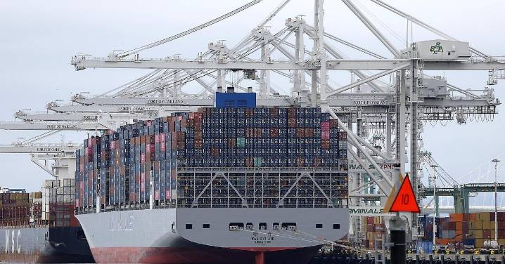 Las exportaciones chinas se aceleran a pesar de los aranceles de Trump