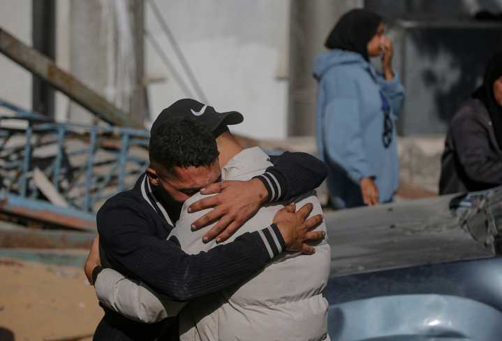 Más de cien muertos por los bombardeos israelíes en Gaza, entre ellos 46 niños