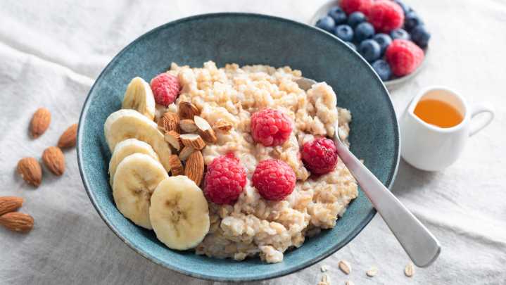 This Vintage Oatmeal Breakfast Trick Will Satisfy Your Sweet Tooth
