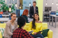 Latinas siguen teniendo los salarios más bajos en EE UU a pesar de sus logros universitarios