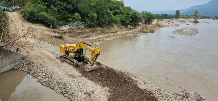 Se suman 92 máquinas pesadas a los trabajos de apertura de caminos