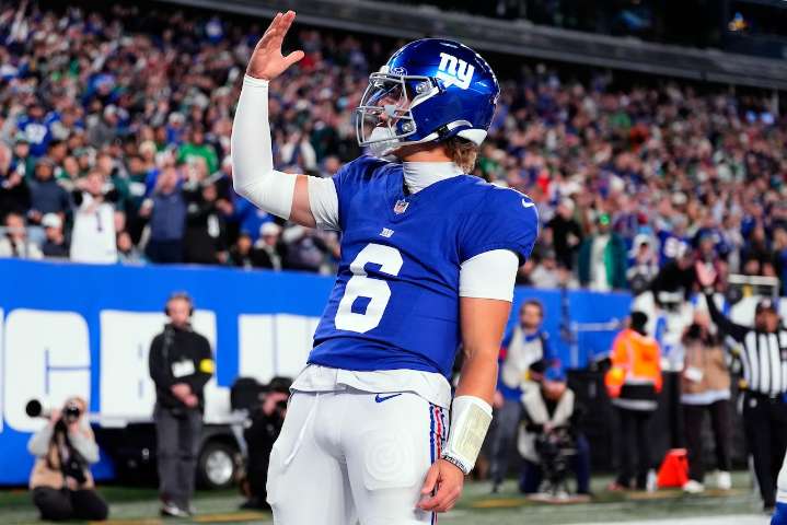 Giants, Jaxson Dart stun Eagles — and suddenly, Brian Daboll’s team has life