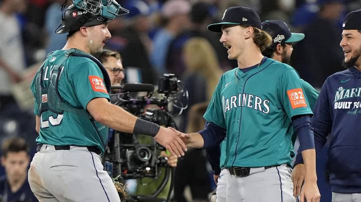 How 1 of Mariners star Cal Raleigh’s ‘weird mound visits’ helped save Bryce Miller