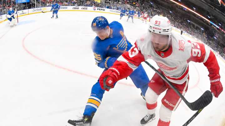 Red Wings score: Detroit hits right note again in routing Blues 5