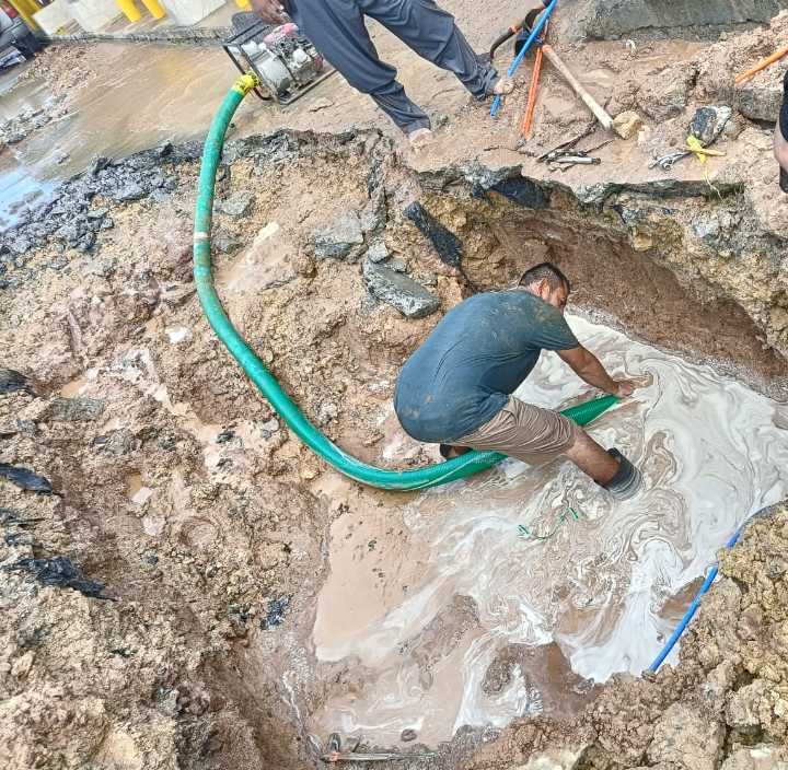 Soluciona COMAPA fugas de agua potable en distintos puntos de la ciudad