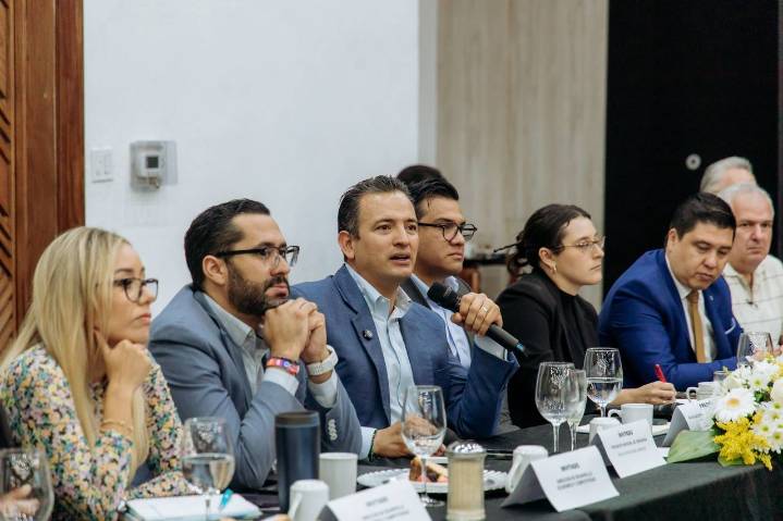 Analizan estrategias para mejorar el turismo