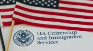 ¡Buenas noticias para inmigrantes! USCIS amplía la extensión automática de permisos de trabajo en EE. UU.