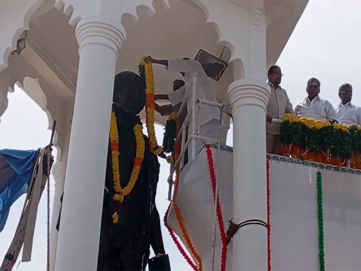 Puducherry Lt Governor, CM pay tribute to Mahatma Gandhi
