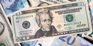El dólar se mantiene estable en Perú pese a la crisis política, y esta es la proyección más cercana que tiene para el cierre del año