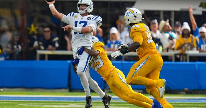 Daniel Jones leads Colts to record-breaking offensive start, Raiders struggle in historic loss