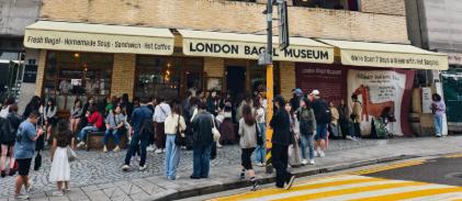 Murió empleado del London Bagel Museum tras trabajar 80 horas a la semana en Corea del Sur