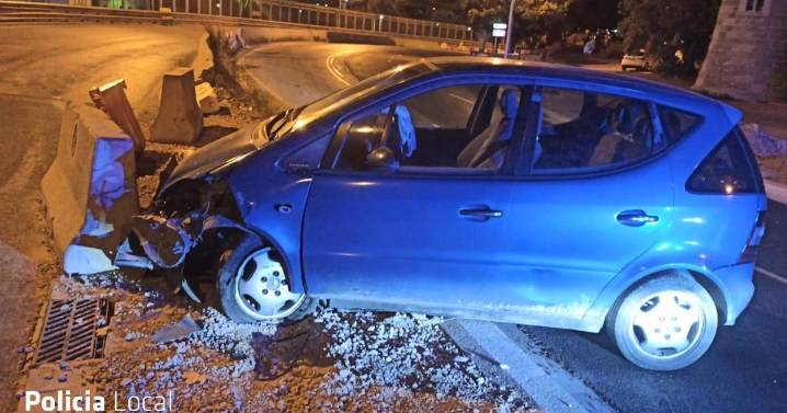 Investigan a un conductor tras cuadruplicar la tasa de alcohol permitida y provocar un accidente