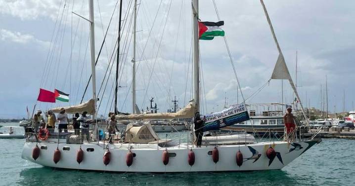 Flotilla nears Gaza amid 'Israeli vessel' approach