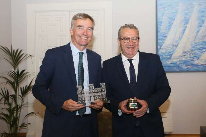La Diputación de Alicante recibe al embajador de Reino Unido