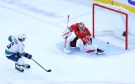Chicago Blackhawks lose to Vancouver Canucks 3