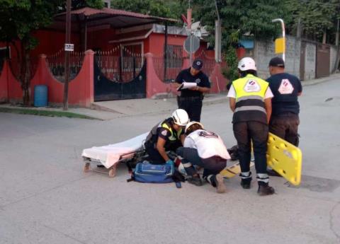 Mujer lesionada al caer de bicicleta